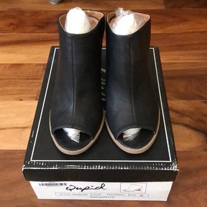 NWT Vestique Qupid Moscow mules size 7